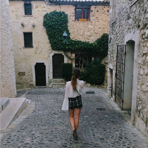 Meet your Posher, Mel ✨ - Picture 3 of 3